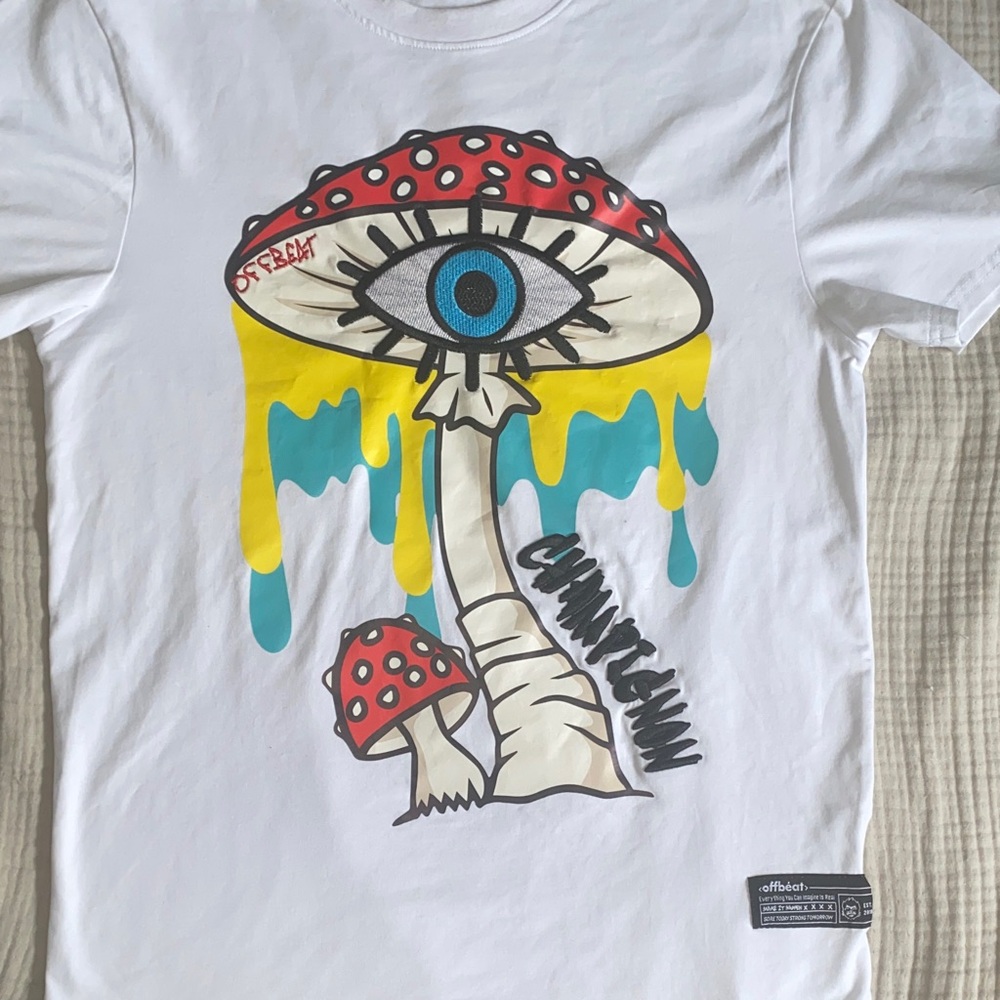 Offbeat avant-garde T-shirt, textured patches mushrooms eyeballs fun colors NWOT